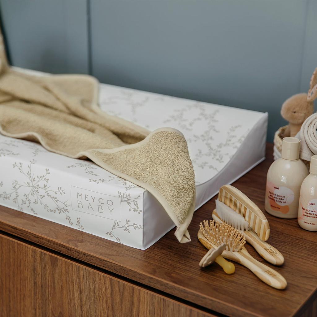Meyco Baby – Previjalna podloga Branches Sand